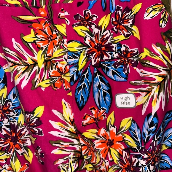 Time and Tru Capri - Picture 9 of 10